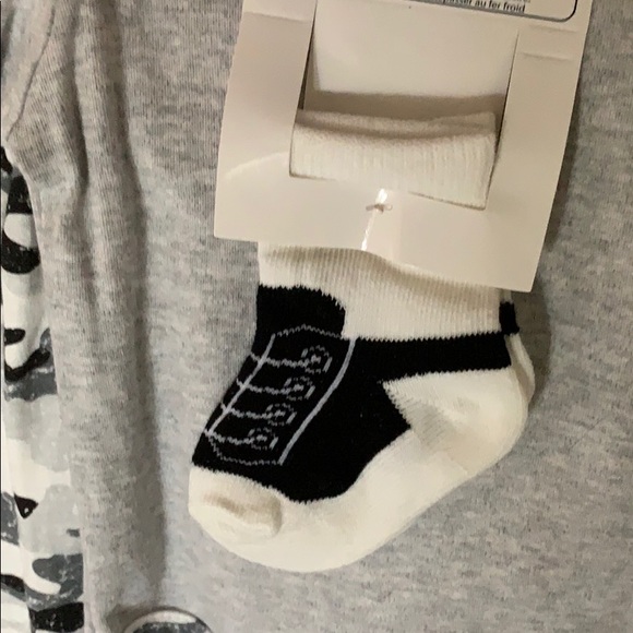 Four piece baby outfit - Picture 3 of 3